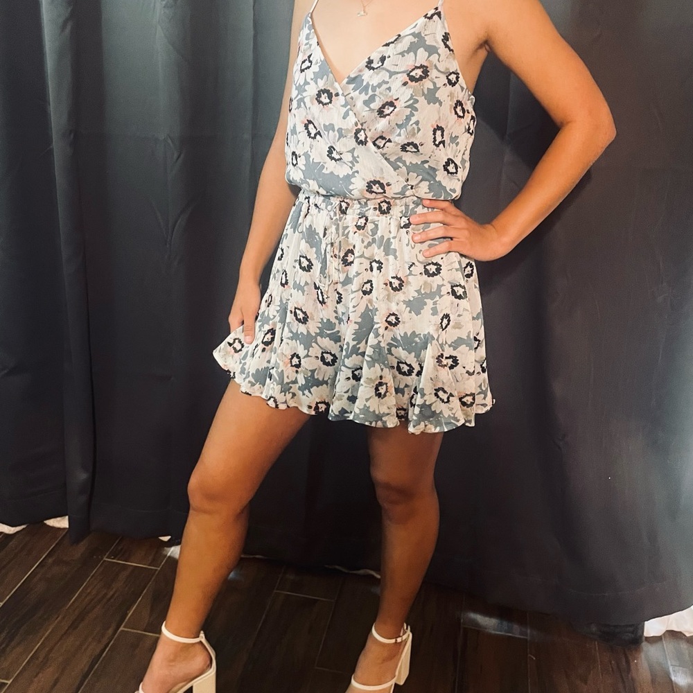 Floral jumper. Can wear this to a family BBQ or causal date. Dress up or down.